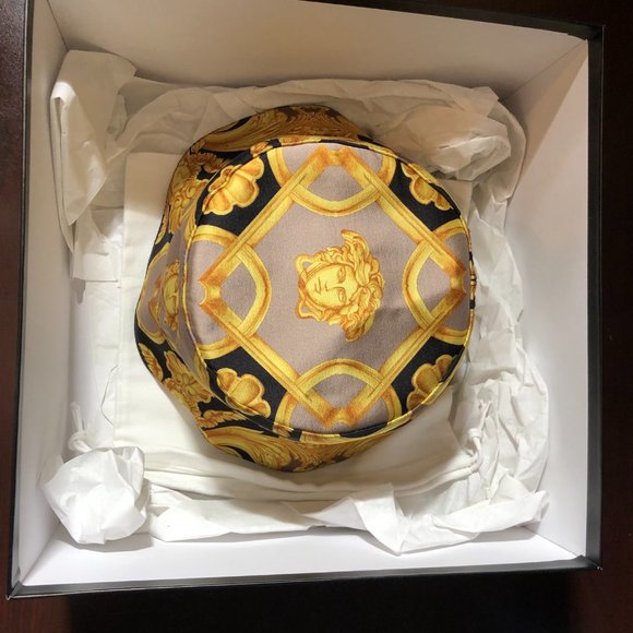 🔥BNWT *Versace* Bucket Hat - Picture 2 of 8